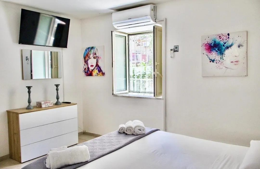 Home Liuccia-1